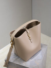 YSL 25S LE 5 À 7 BUCKET 26 IN NUDE CALFSKIN GOLD HARDWARE