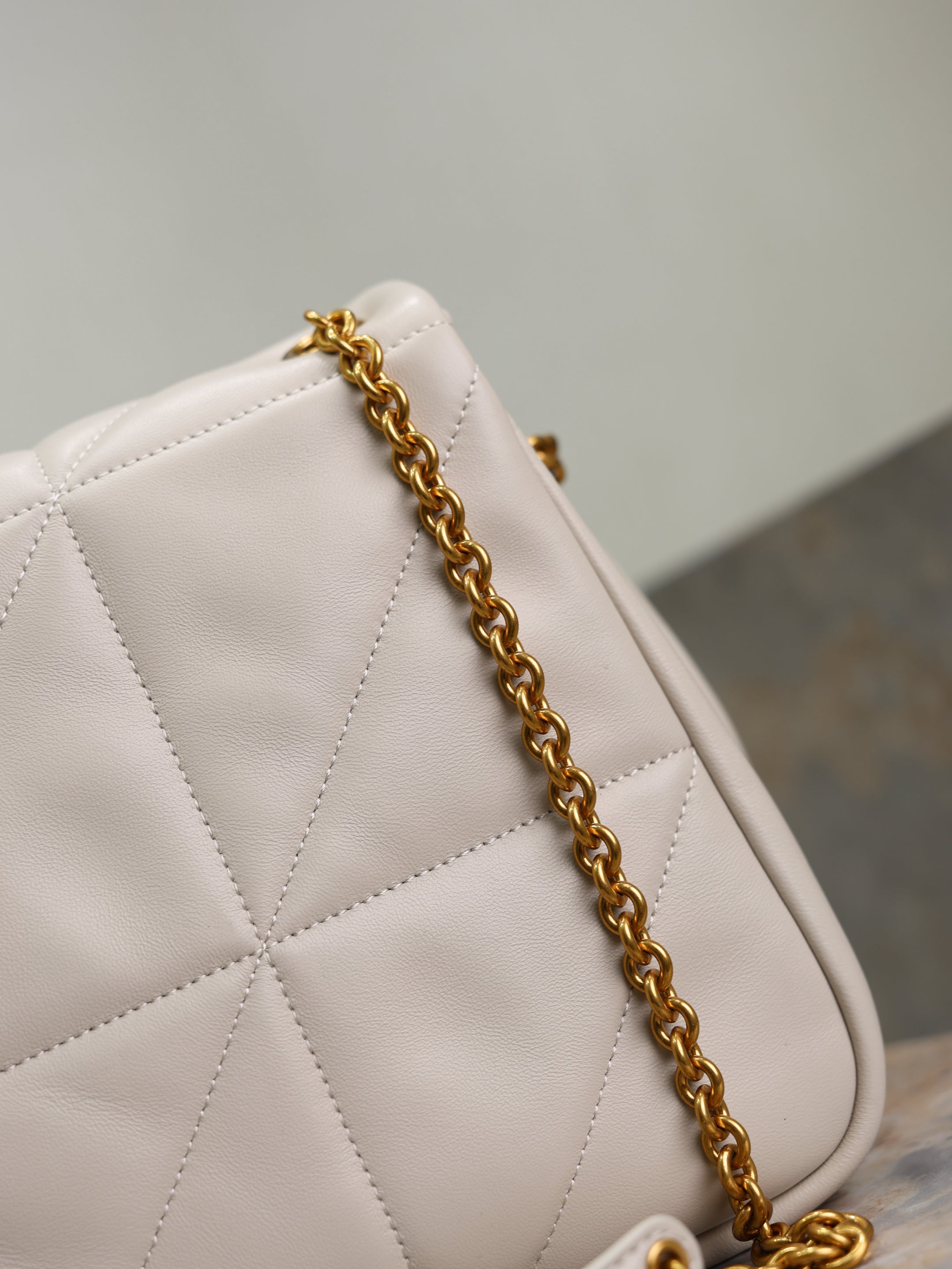 YSL 25S JAMIE 4.3 29 IN BLANC VINTAGE LAMBSKIN GOLD HARDWRE