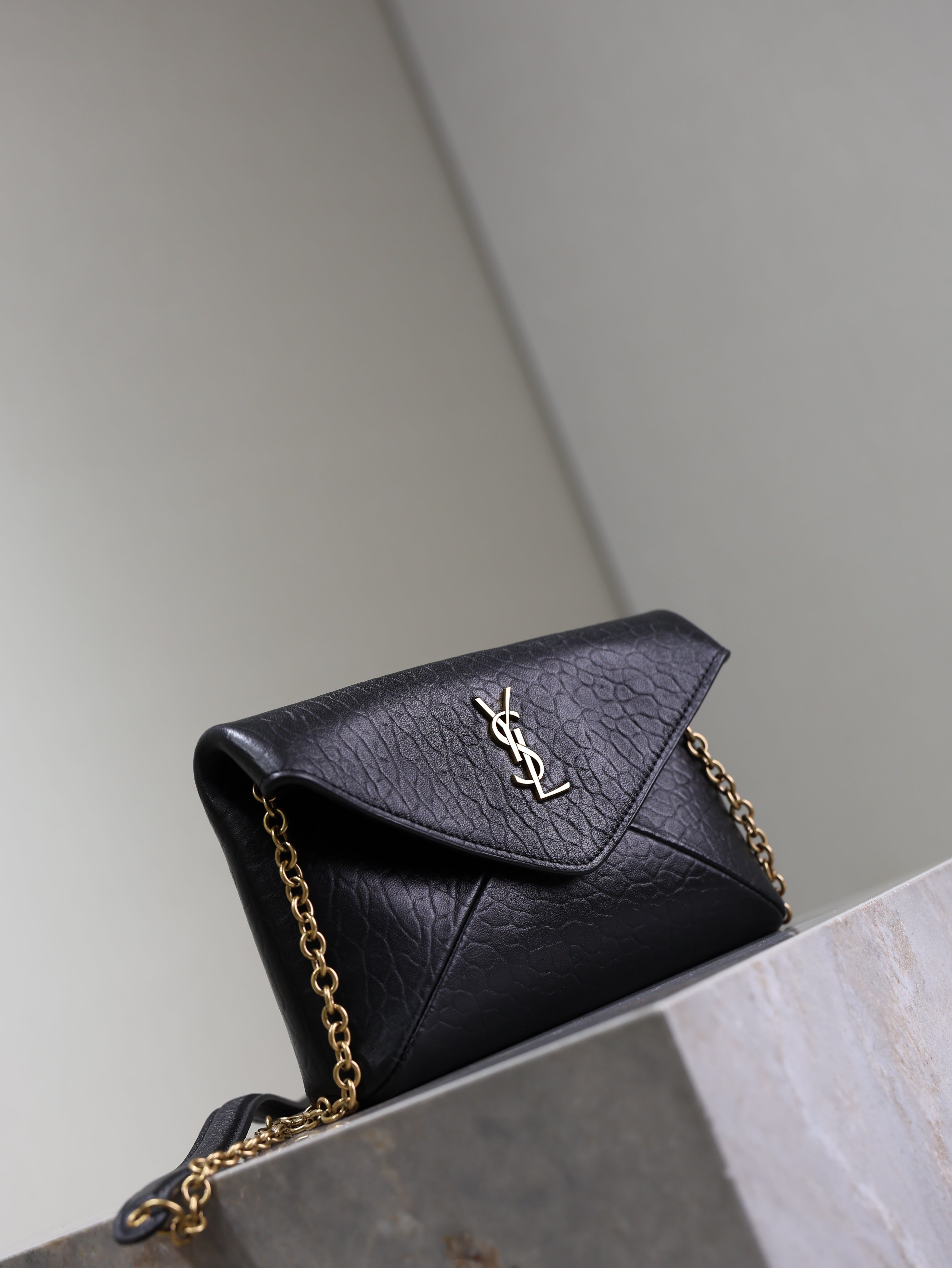 YSL 25S CALYPSO MINI 19 IN BLACK LAMBSKIN GOLD HARDWARE