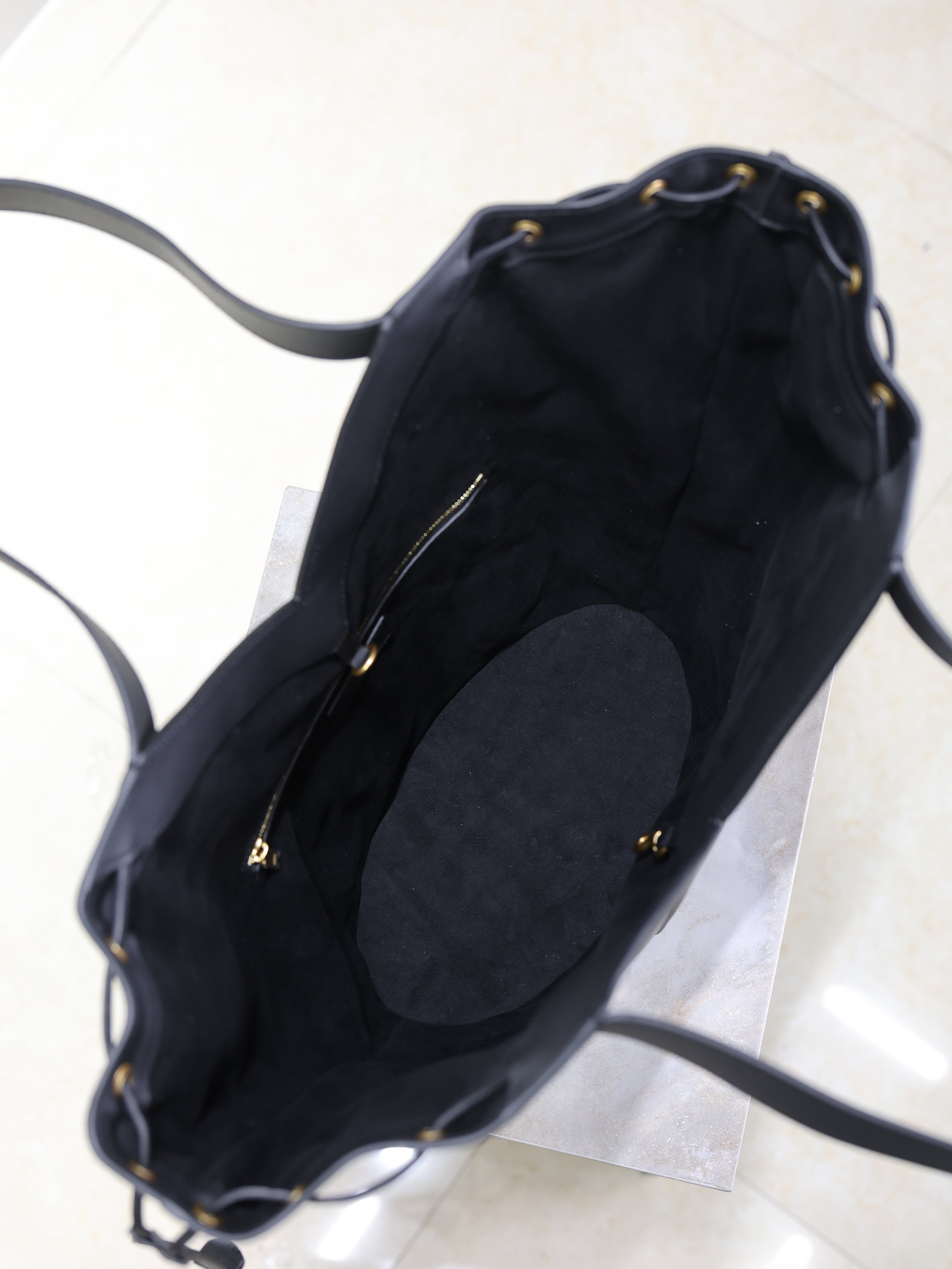 YSL 25S Y LARGE HOBO 50 IN BLACK CALFSKIN GOLD HARDWRE