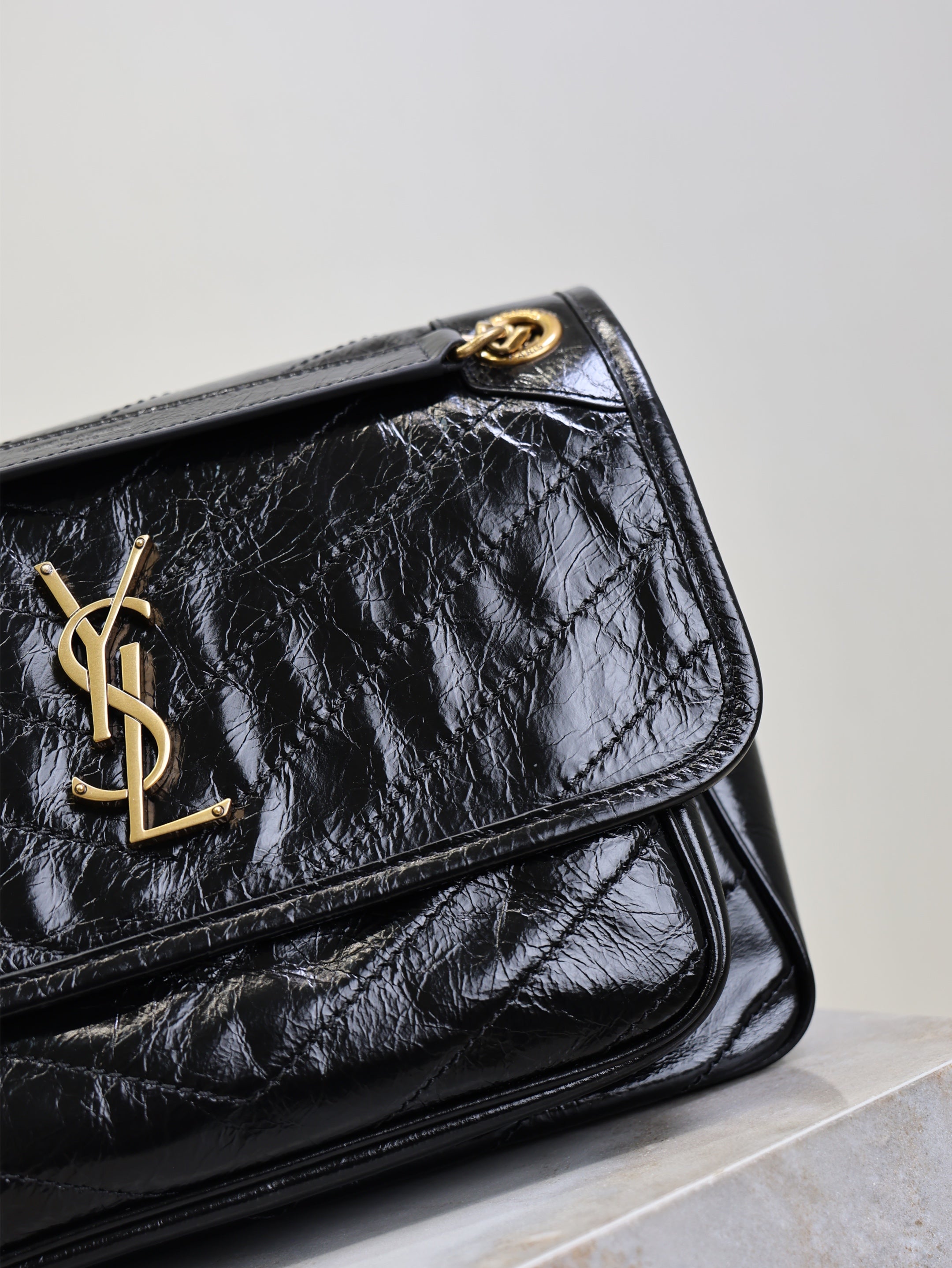 YSL 25S NIKI MM BAG 28 IN BLACK GLOSSY CALFSKIN GOLD HARDWRE
