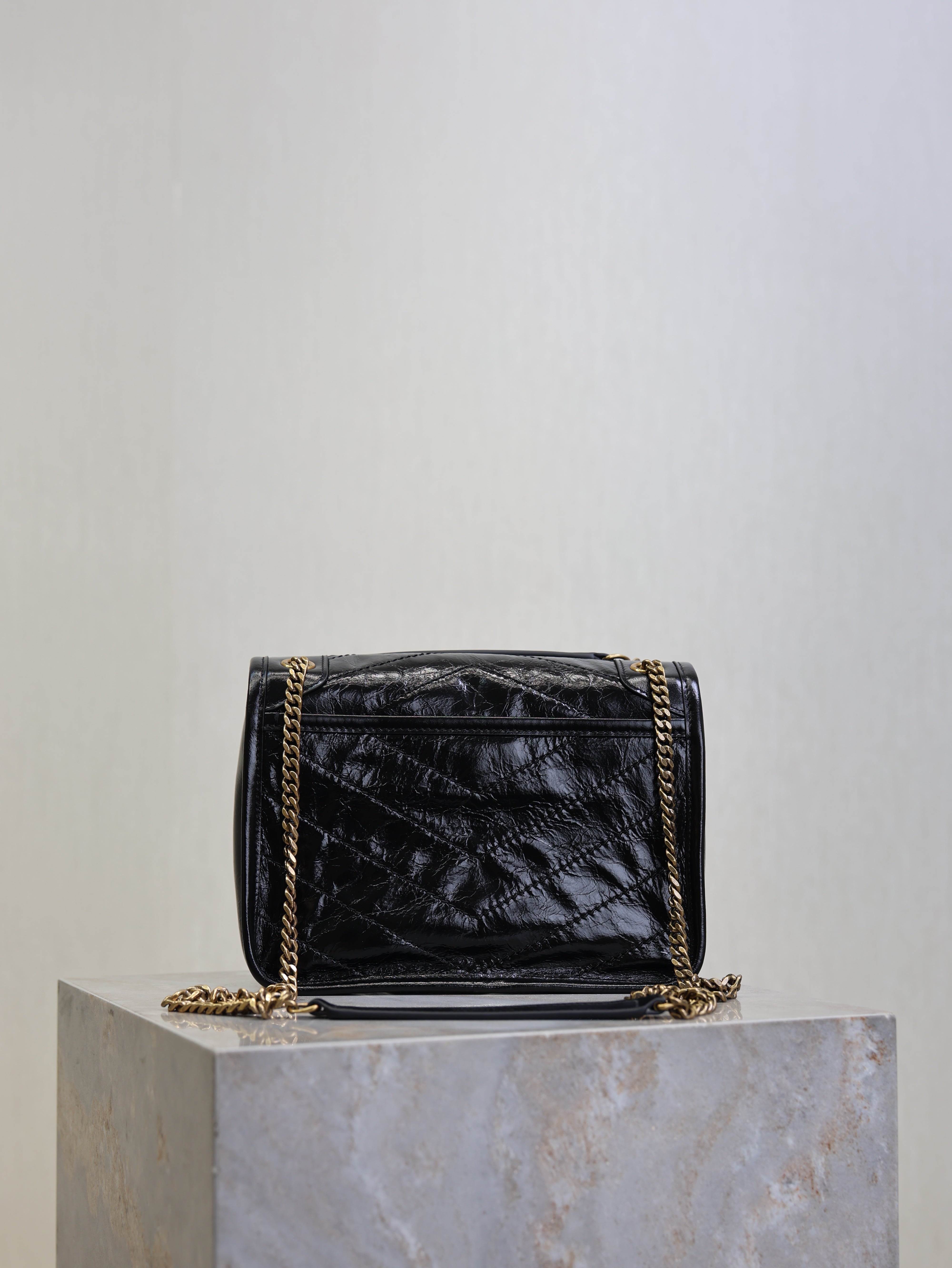 YSL 25S NIKI BAG 22 IN BLACK GLOSSY CALFSKIN GOLD HARDWARE