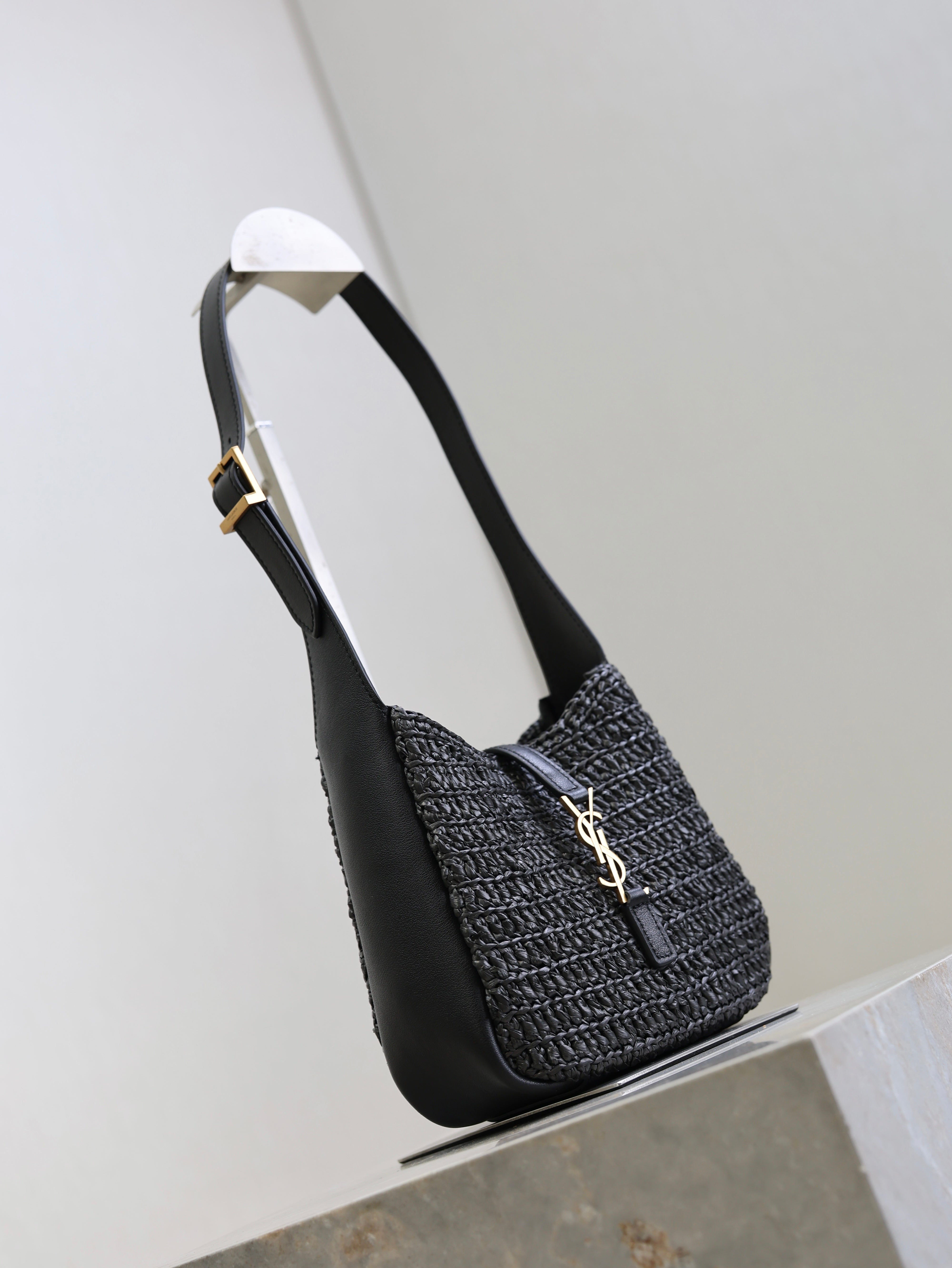 YSL 25S LE 5 À 7 SUPPLE SMALL 16 IN BLACK RAFFIA AND LEATHER GOLD HARDWRE