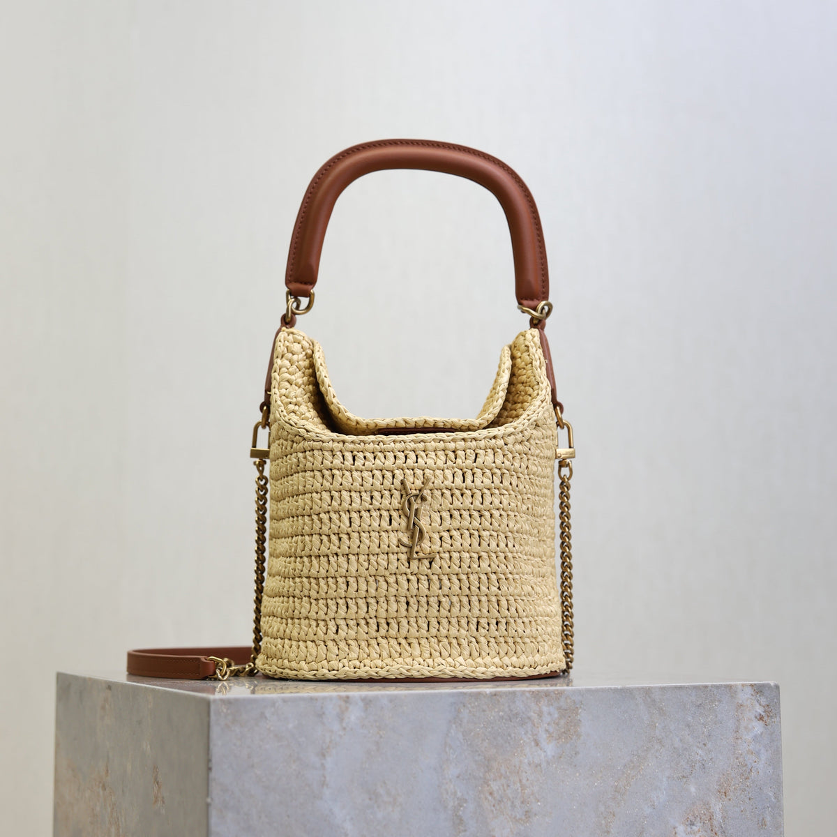 YSL 25S GABY BUCKET BAG 19 IN RAFFIA AND CALFSKIN GOLD HARDWARE