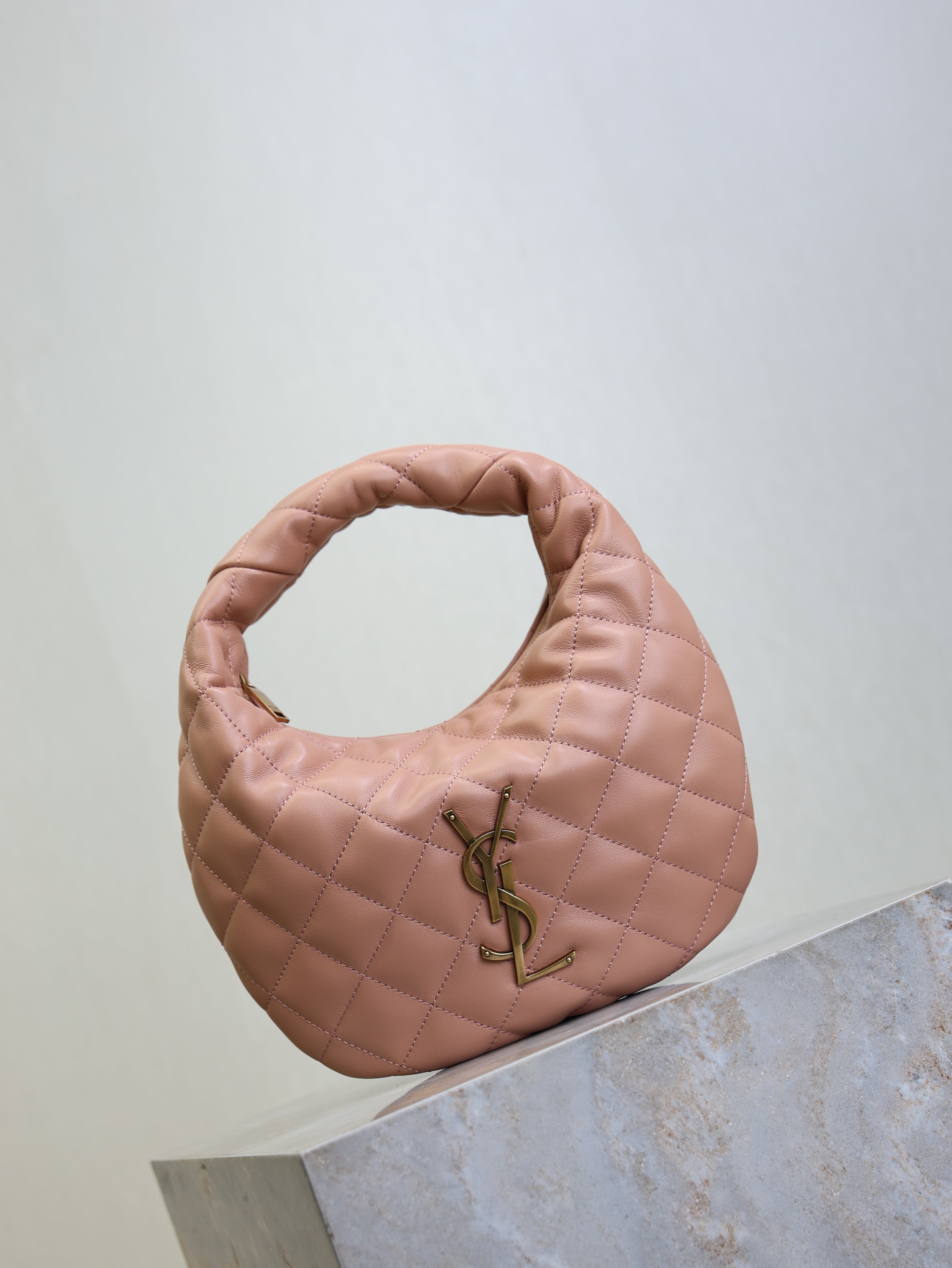 YSL 25S ICARINO 17 IN HORTENSIA QUILTED CALFSKIN GOLD HARDWARE