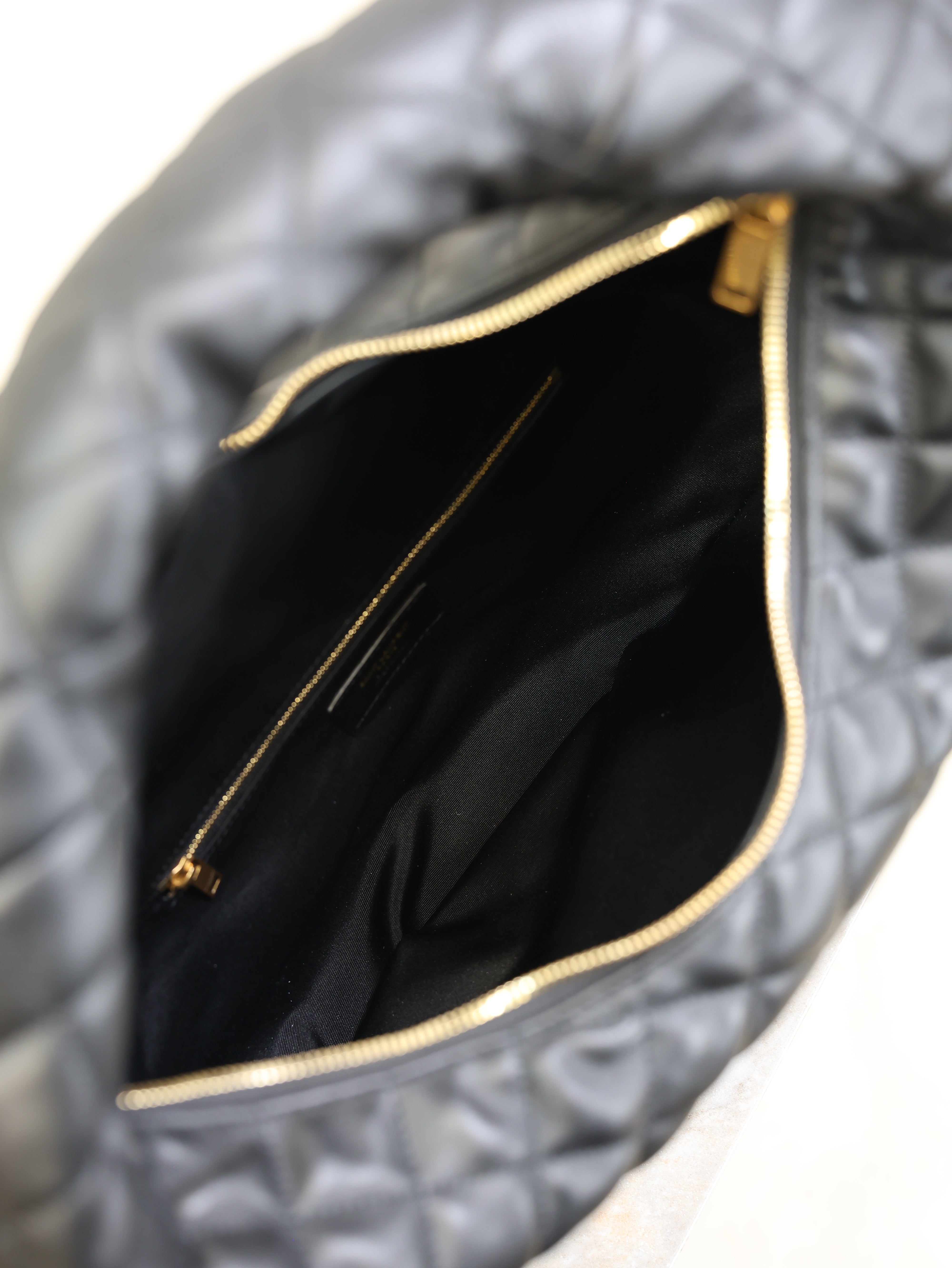 YSL 25S ICARE HOBO 44 IN BLACK QUILTED CALFSKIN GOLD HARDWARE