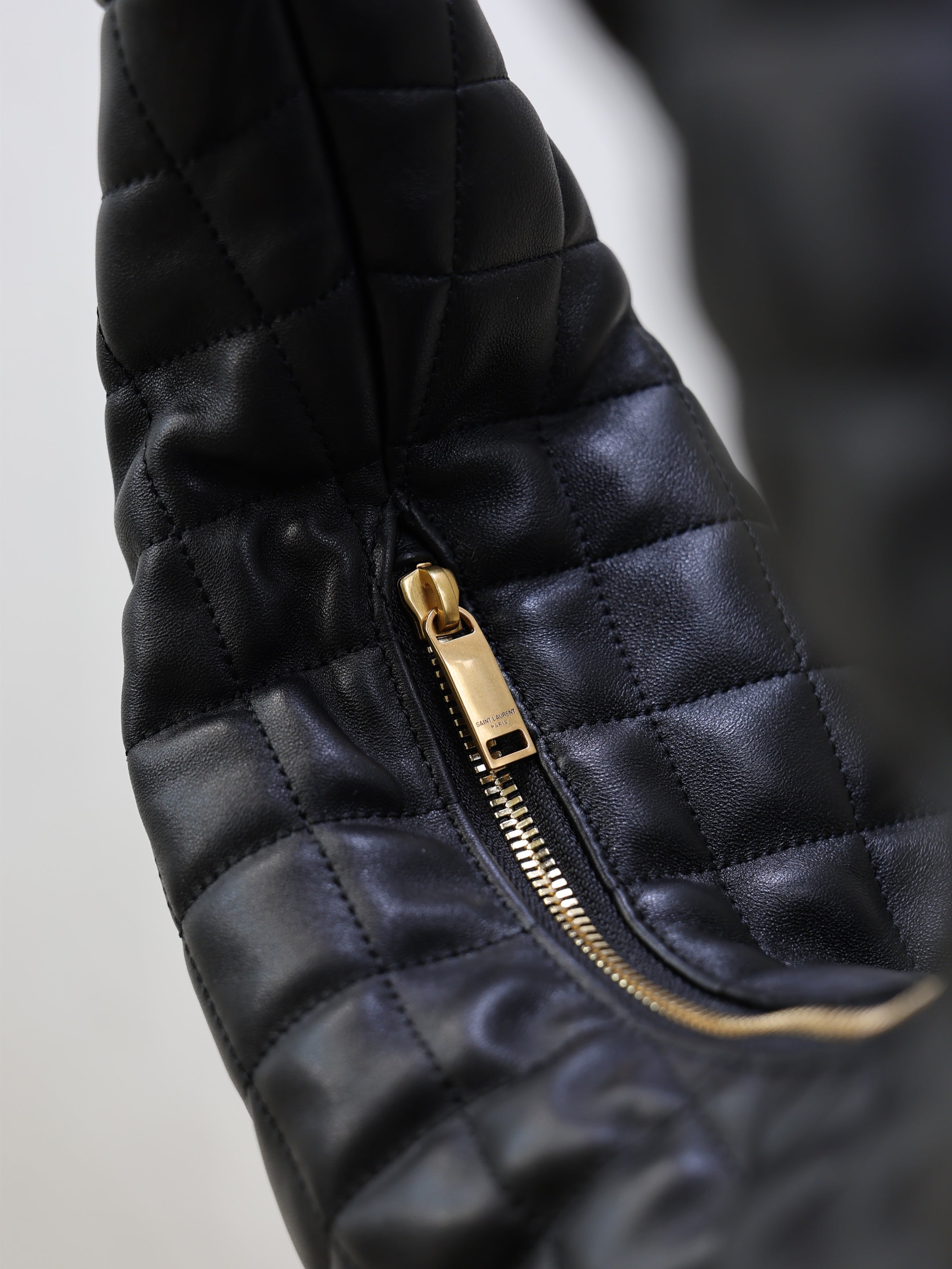 YSL 25S ICARE HOBO 44 IN BLACK QUILTED CALFSKIN GOLD HARDWARE