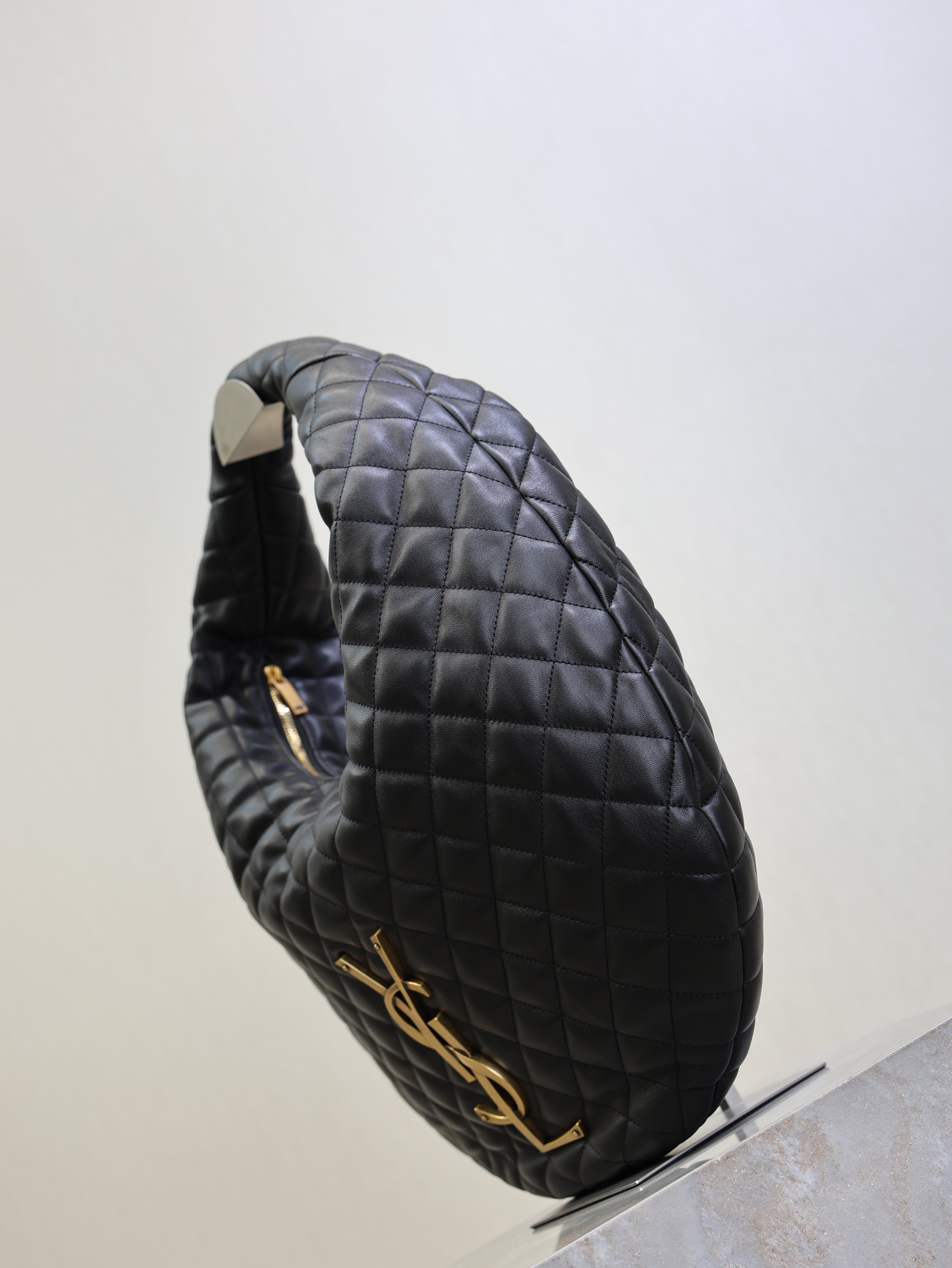 YSL 25S ICARE HOBO 44 IN BLACK QUILTED CALFSKIN GOLD HARDWARE