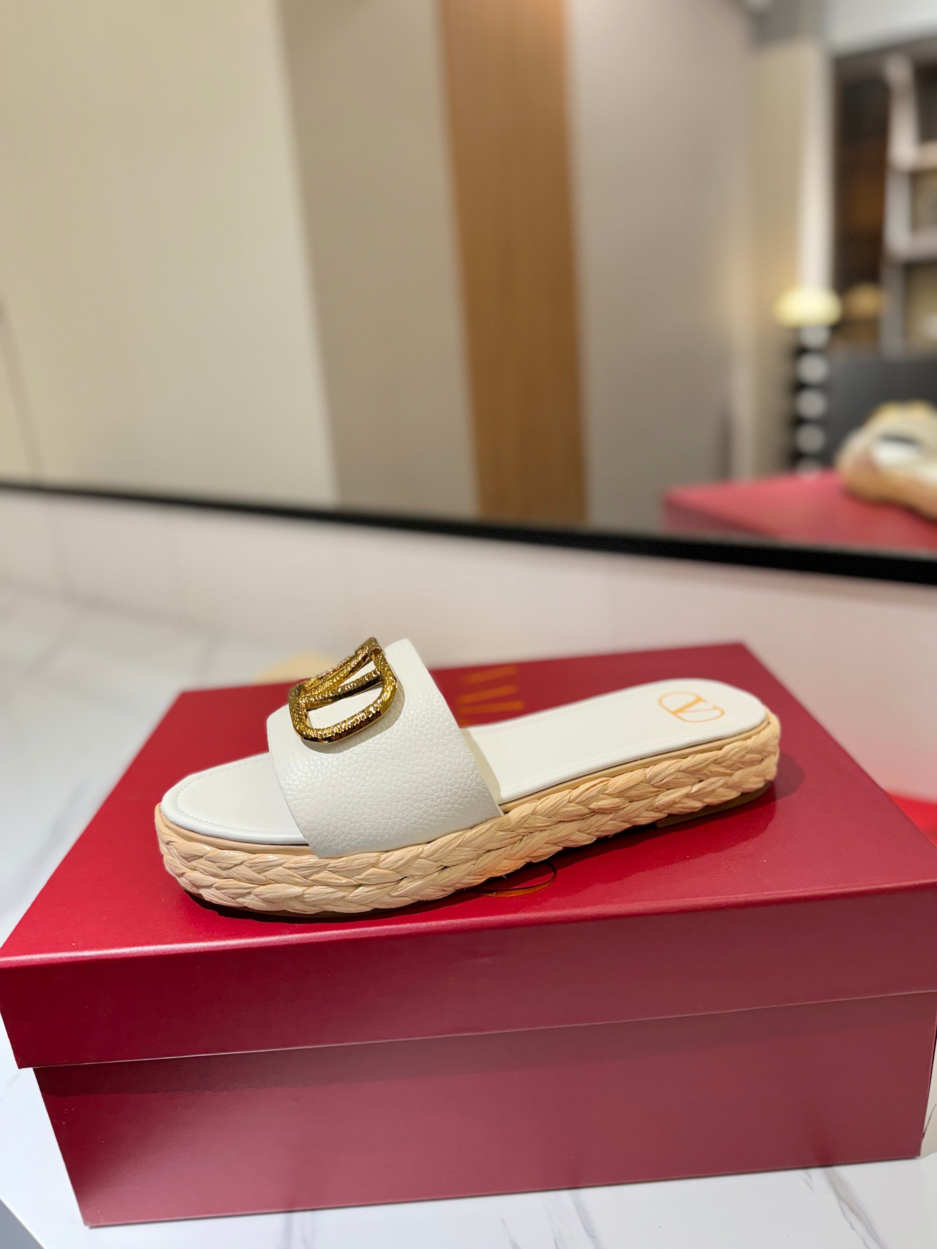 VLTN ESPADRILLE SLIDES 25S IN WHITE LAMBSKIN STYLE 3