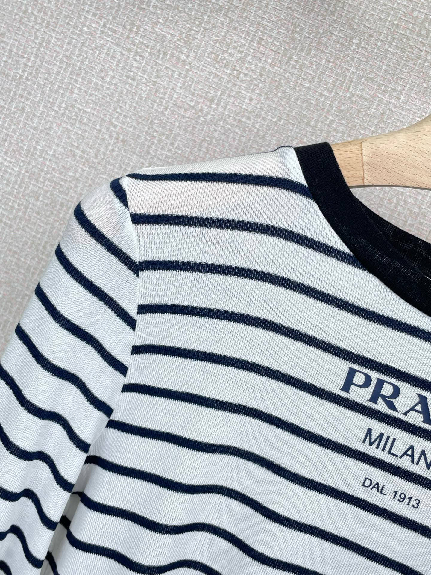 PRADA T-SHIRT STYLE 17