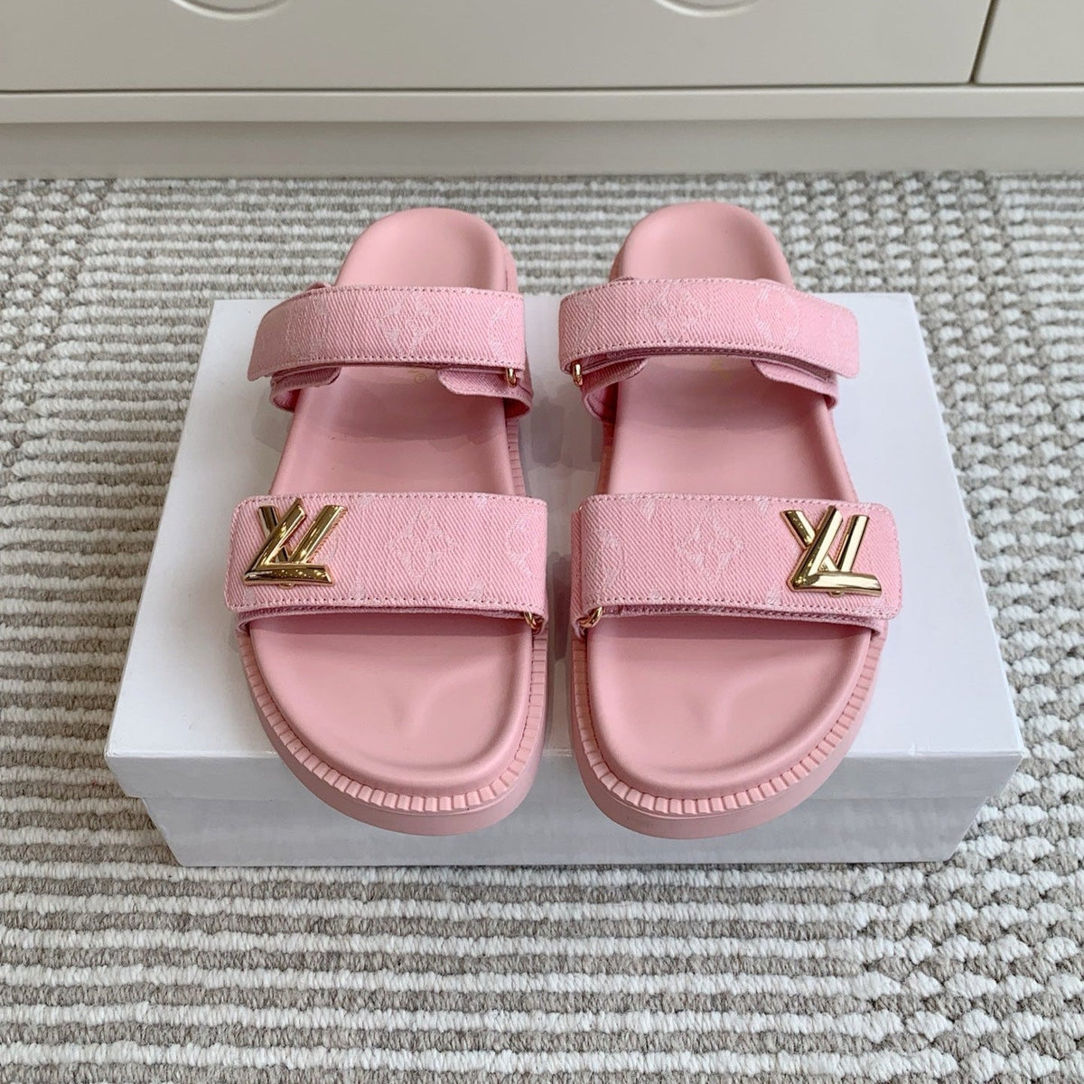 LV TWO-STRAP SANDALS 25S IN LIGHT PINK DENIM AND CALFSKIN  WITH GOLD HARDWARE