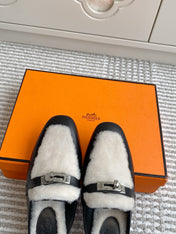 HM 25S CATENA MULE IN BEIGE SHEARLING AND BLACK LAMBSKIN WITH SILVER HARDWARE