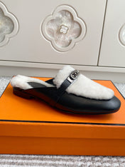 HM 25S CATENA MULE IN BEIGE SHEARLING AND BLACK LAMBSKIN WITH SILVER HARDWARE