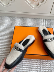 HM 25S CATENA MULE IN BEIGE SHEARLING AND BLACK LAMBSKIN WITH SILVER HARDWARE