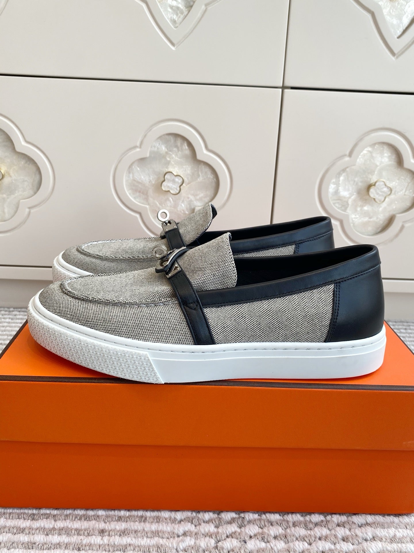 HM 25S SLIP-ON IN GREY CANVAS AND BLACK LAMBSKIN WITH SILVER HARDWARE