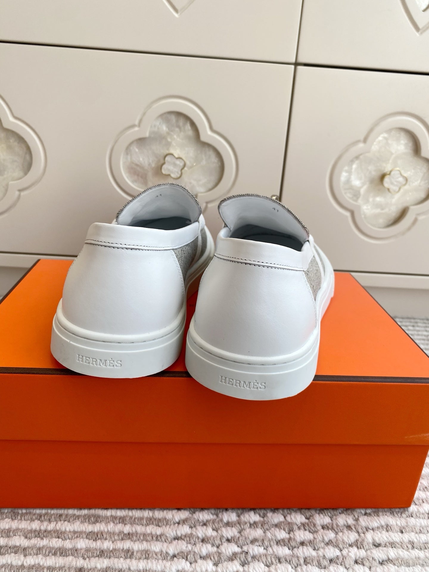 HM 25S SLIP-ON IN LIGHT GREY CANVAS WITH SILVER HARDWARE