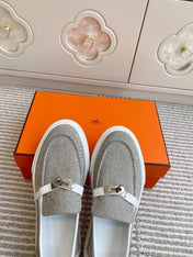 HM 25S SLIP-ON IN LIGHT GREY CANVAS WITH SILVER HARDWARE