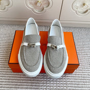 HM 25S SLIP-ON IN LIGHT GREY CANVAS WITH SILVER HARDWARE