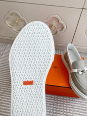 HM 25S SLIP-ON IN LIGHT GREY CANVAS WITH SILVER HARDWARE