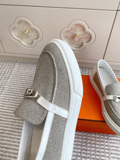 HM 25S SLIP-ON IN LIGHT GREY CANVAS WITH SILVER HARDWARE