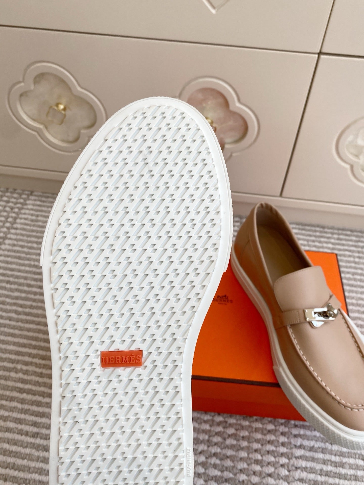 HM 25S SLIP-ON IN BEIGE LAMBSKIN WITH SILVER HARDWARE