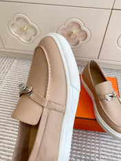 HM 25S SLIP-ON IN BEIGE LAMBSKIN WITH SILVER HARDWARE