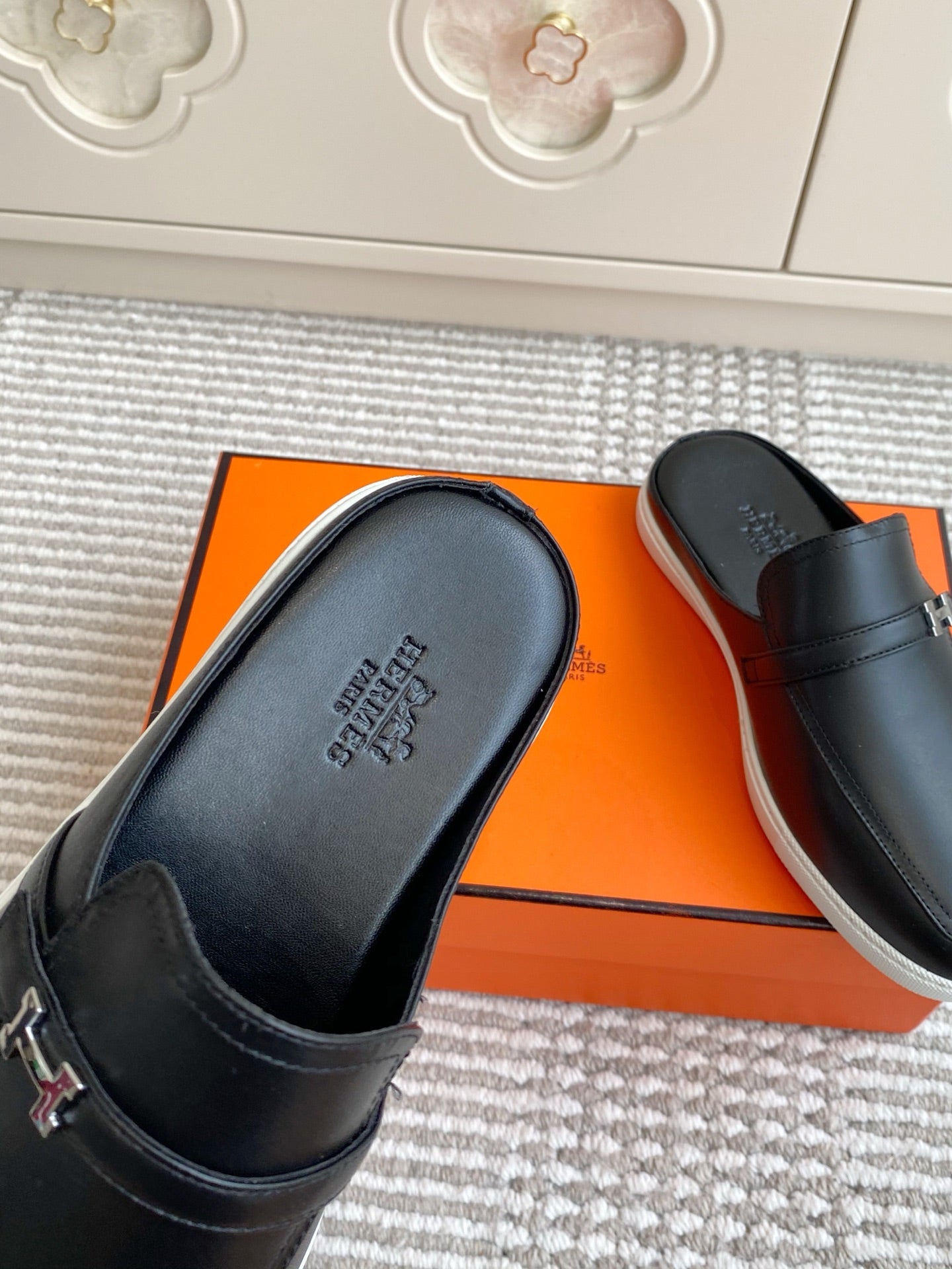 HM 25S MULES IN BLACK LAMBSKIN WITH SILVER HARDWARE