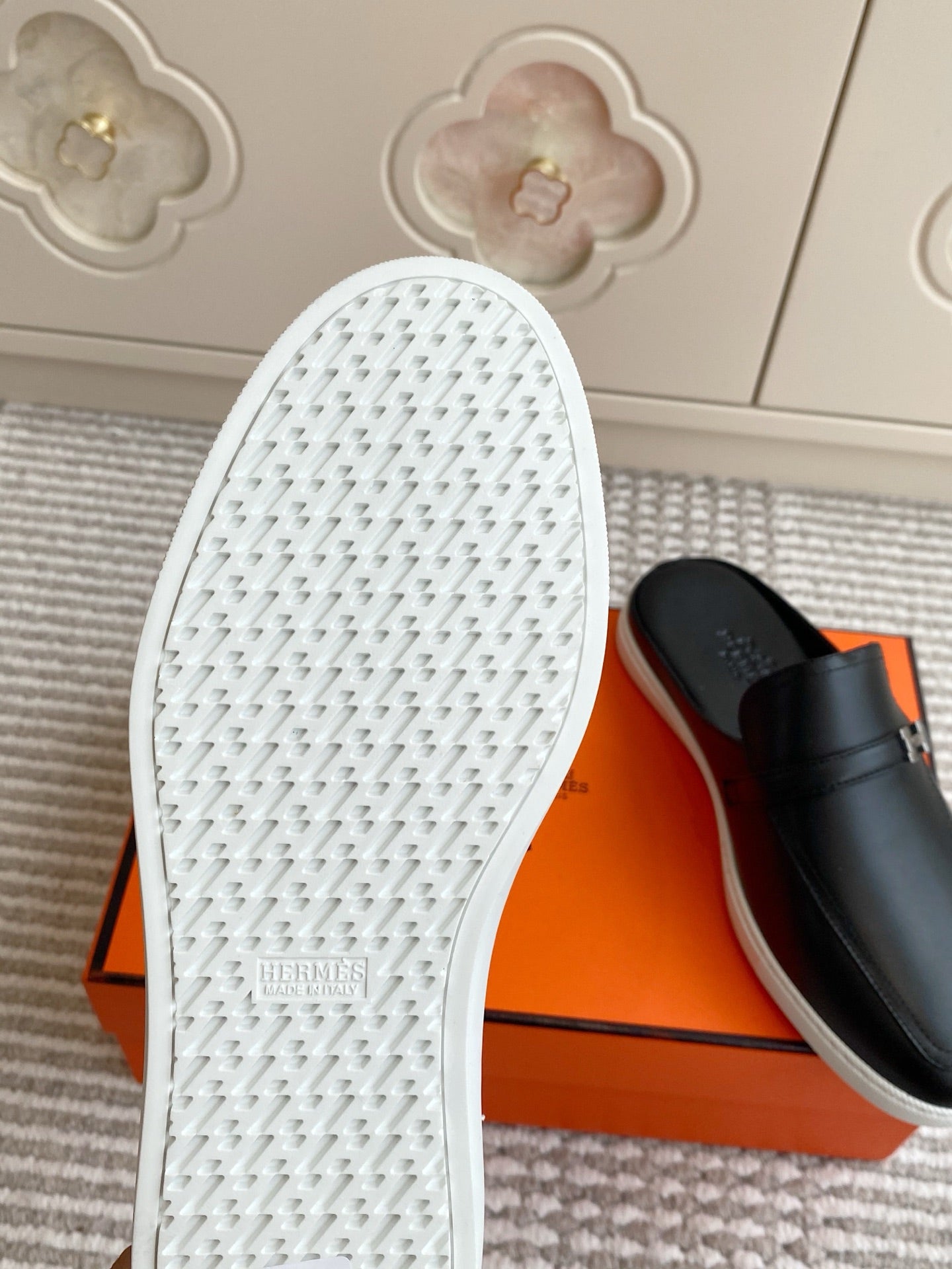 HM 25S MULES IN BLACK LAMBSKIN WITH SILVER HARDWARE