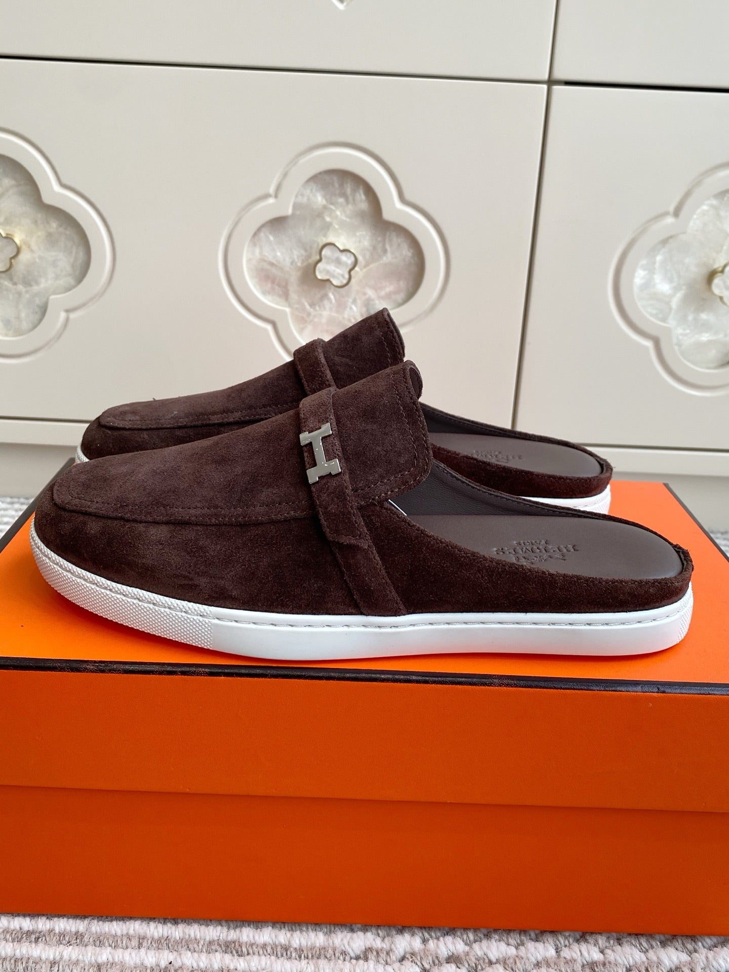 HM 25S MULES IN DARK BROWN SUEDE WITH SILVER HARDWARE