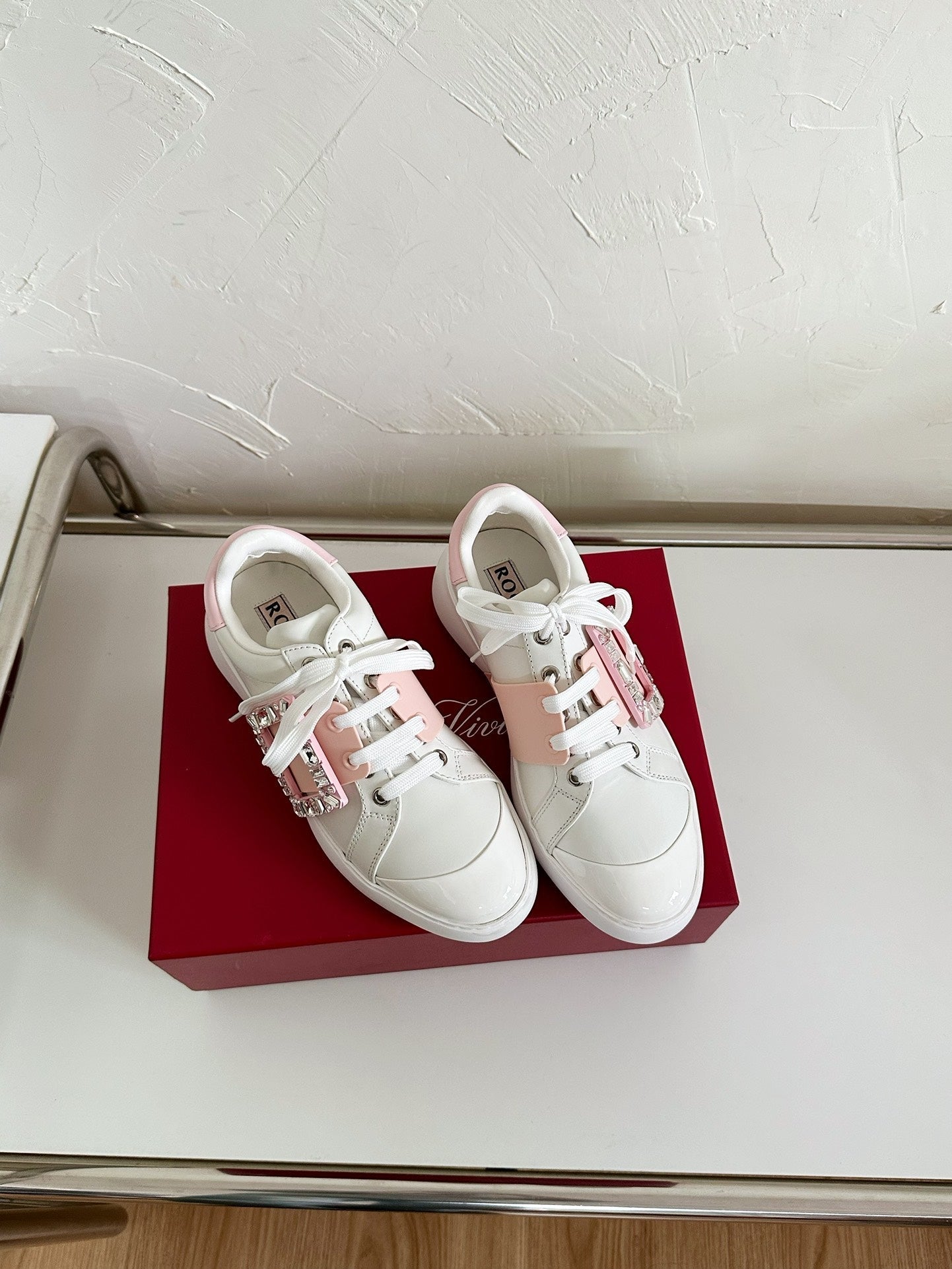 VIV' SKATE SNEAKERS IN WHITE CALFSKIN LIGHT PINK GLITTER STRAP AND CRYSTAL BUCKLE
