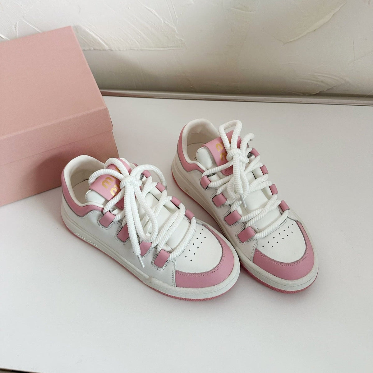 SNEAKERS SIMPLE DESIGN IN PINK MIX WHITE SHEEPSKIN