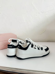 SNEAKERS SIMPLE DESIGN IN BLACK MIX WHITE SHEEPSKIN