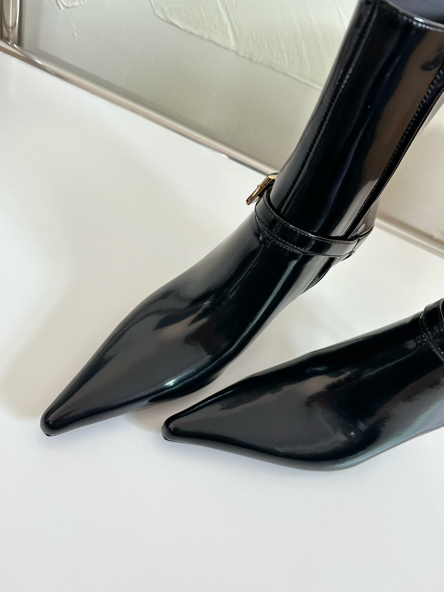 LEE BOOTIES IN BLACK GLAZED CALFSKIN