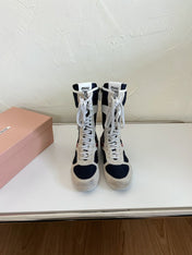 LACE-UP KNEE BOOTS IN BEIGE SUEDE AND NAVY MESH