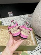 THONG SANDAL IN FUSCIA PINK CALFSKIN WITH GOLD HARDWARE