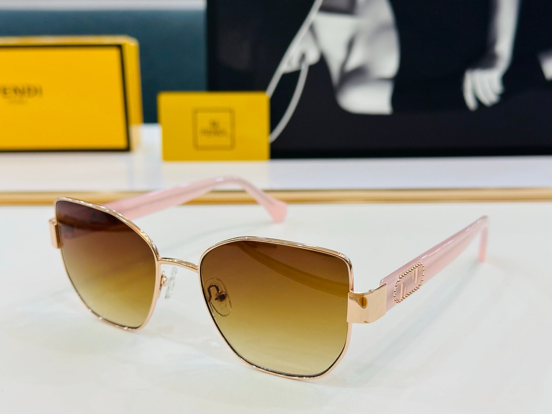 BAGUETTE SQUARE FRAME SUNGLASSES FE40051 IN METAL