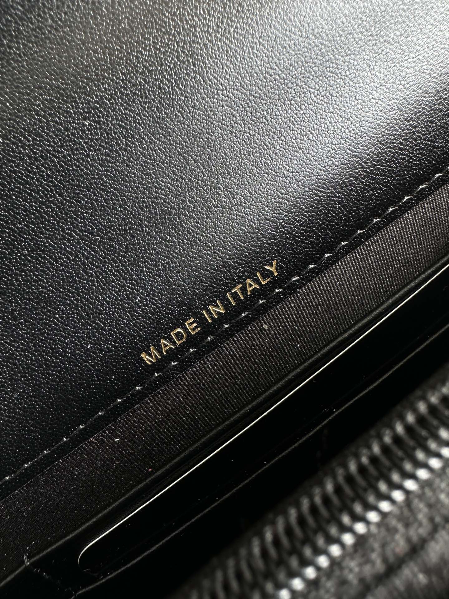 CHANEL 25S CLASSIC WALLET ON CHAIN 19 IN BLACK LAMBSKIN WITH GOLD HARDWARE