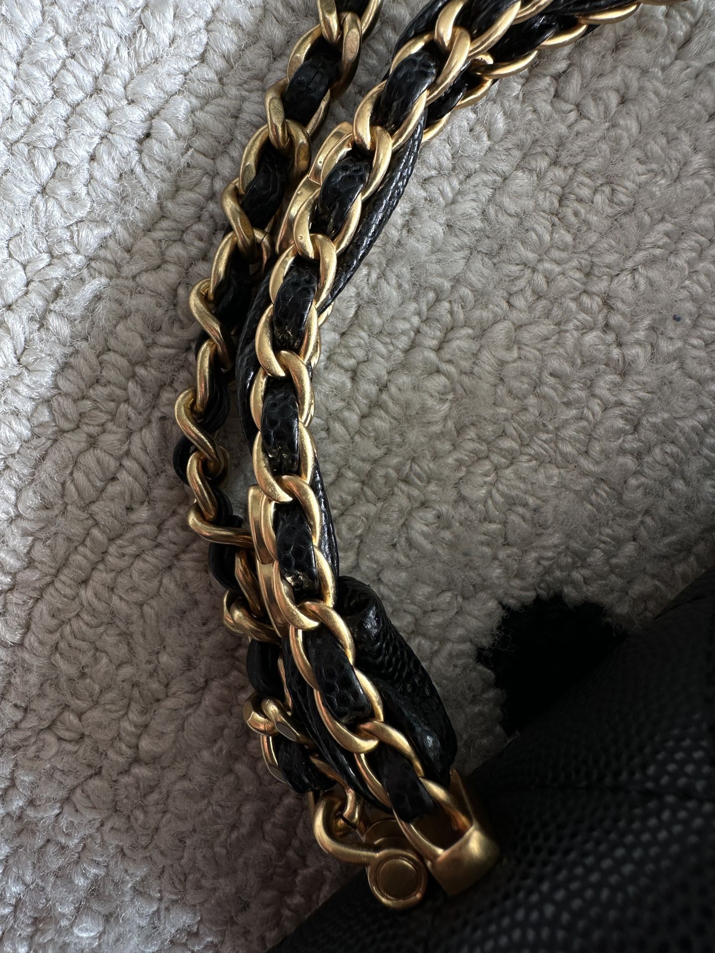 CHANEL 25S CLASSIC WALLET ON CHAIN 19 IN BLACK LAMBSKIN WITH GOLD HARDWARE