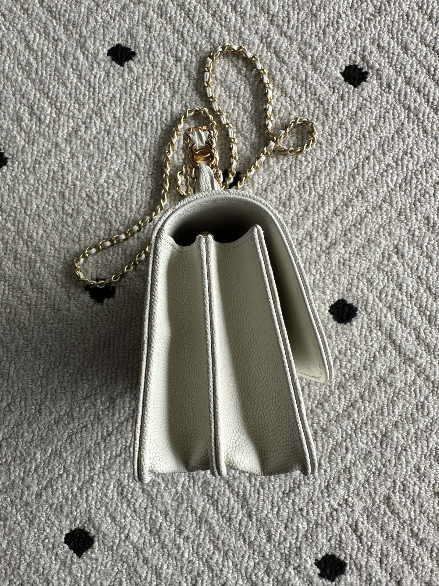 CHANEL 25S CLASSIC WALLET ON CHAIN 19 IN WHITE LAMBSKIN WITH GOLD HARDWARE