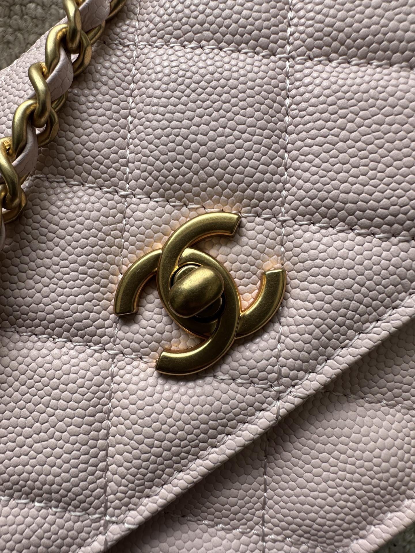 CHANEL 25S CLASSIC WALLET ON CHAIN 19 IN LIGHT PINK LAMBSKIN WITH GOLD HARDWARE