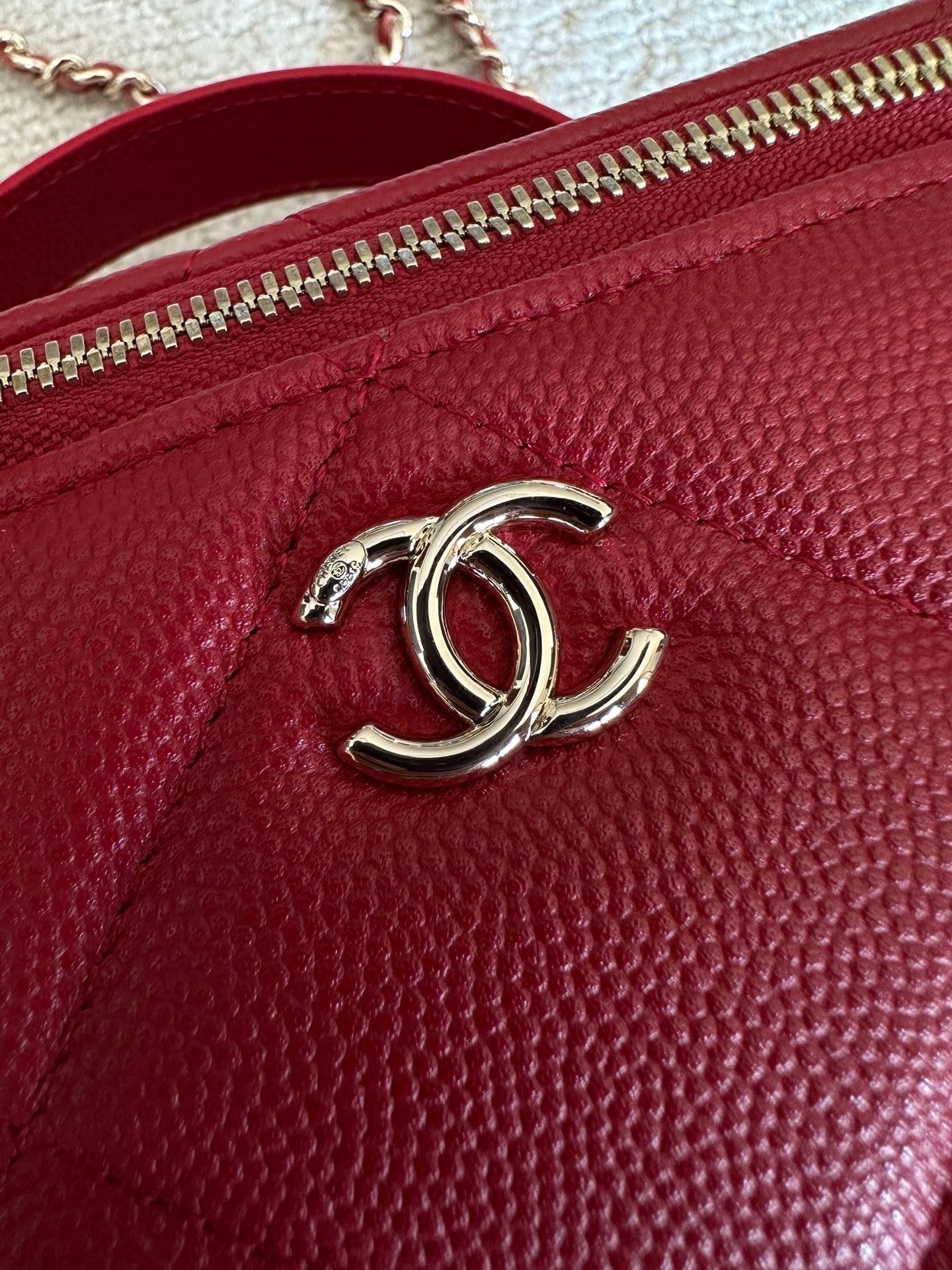CHANEL 25S VANITY BAG 17 IN RED CAVIAR LEATHER WITH GOLD HARDWARE