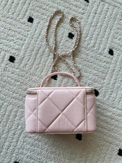 CHANEL 25S VANITY BAG 17 IN LIGHT PINK CAVIAR LEATHER WITH GOLD HARDWARE