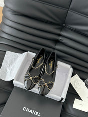CC BALLET FLATS IN BLACK LAMBSKIN WITH GOLD HARDWARE