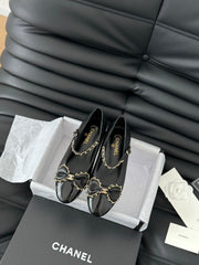 CC BALLET FLATS IN BLACK LAMBSKIN WITH GOLD HARDWARE
