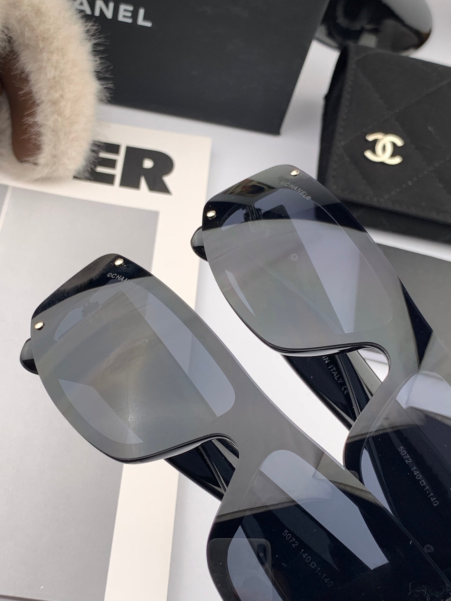 RECTANGULAR SUNGLASSES CH2507 IN ACETATE