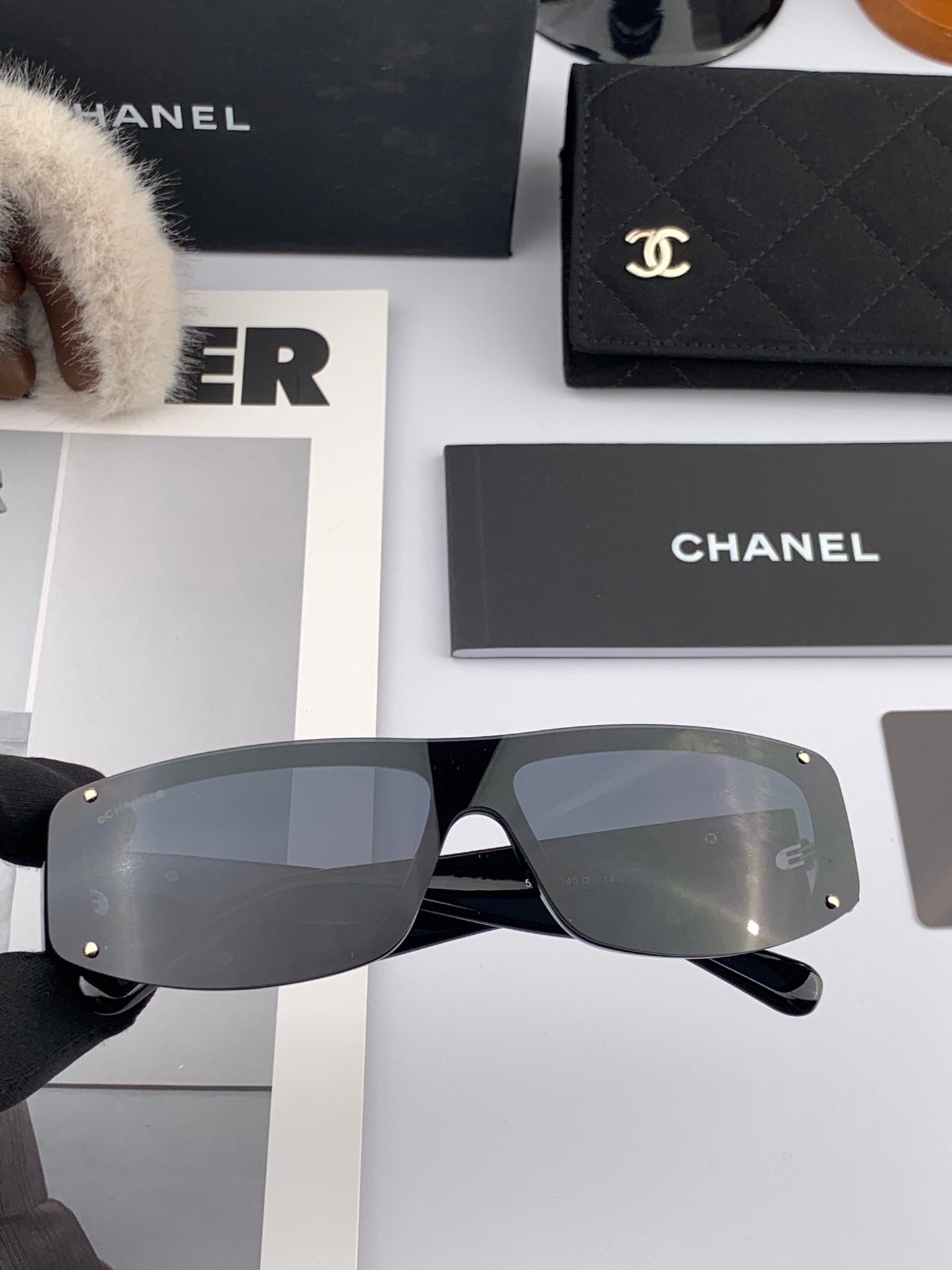 RECTANGULAR SUNGLASSES CH2507 IN ACETATE