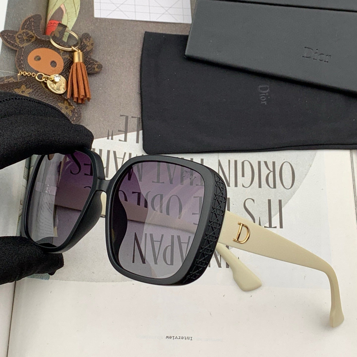 MONTAIGNE SQUARE SUNGLASS D7277 IN ACETATE
