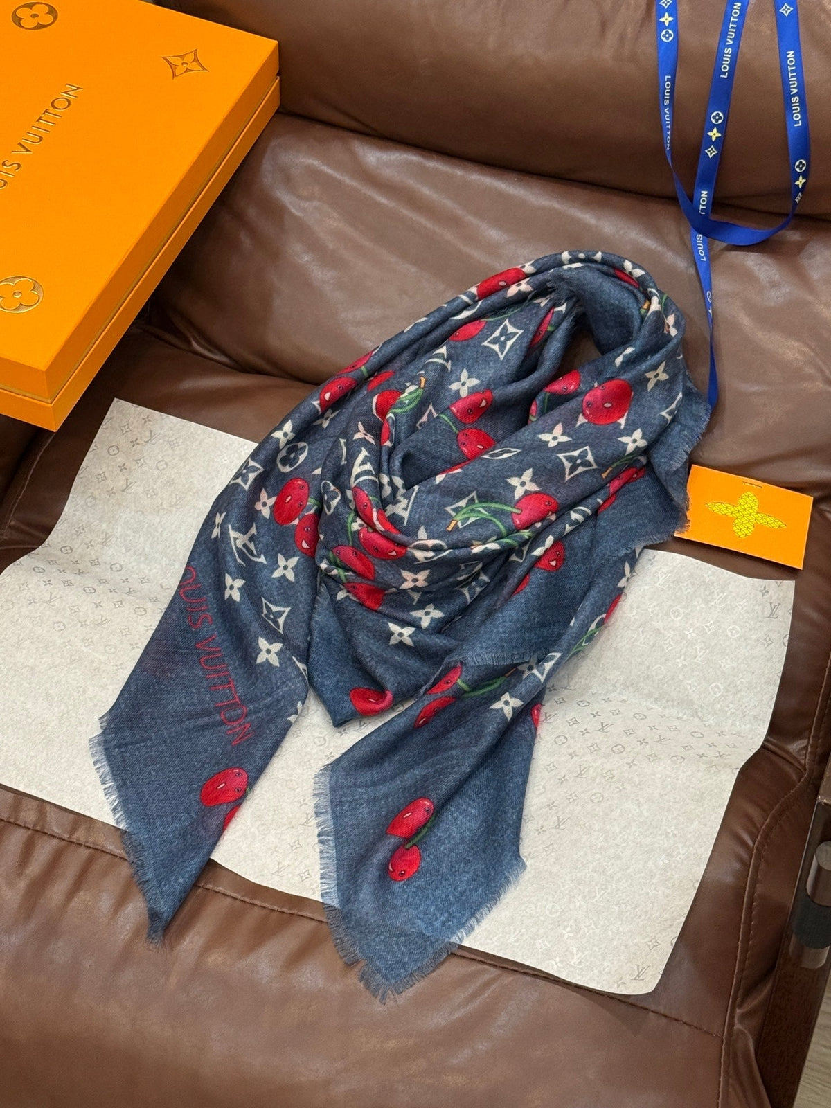 LV SCARF 140 CM IN CASHMERE 721492