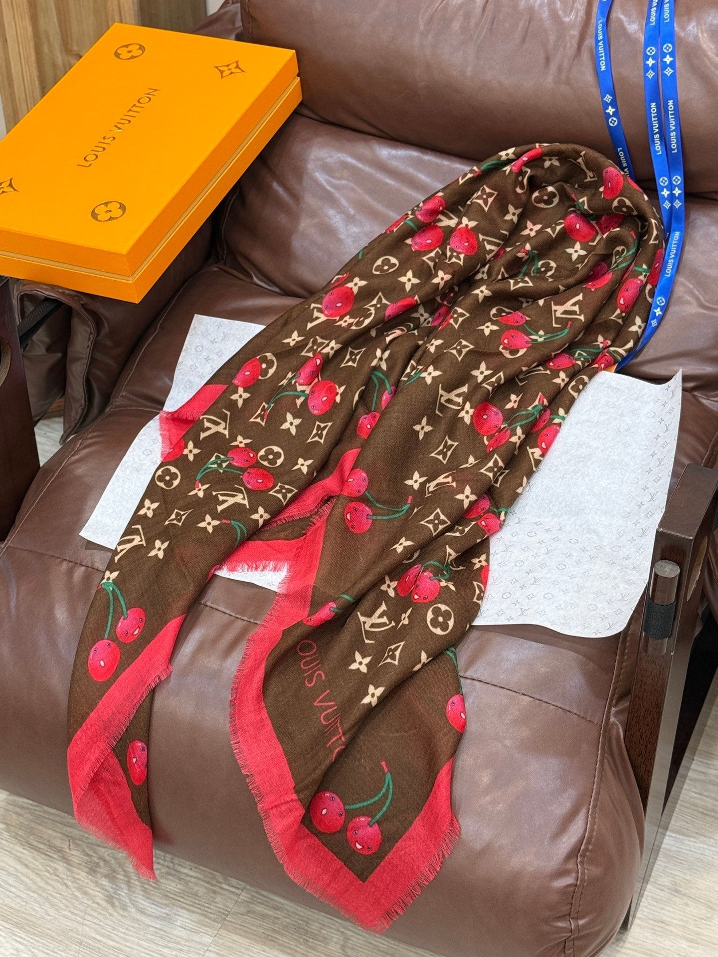 LV SCARF 140 CM IN CASHMERE 721493