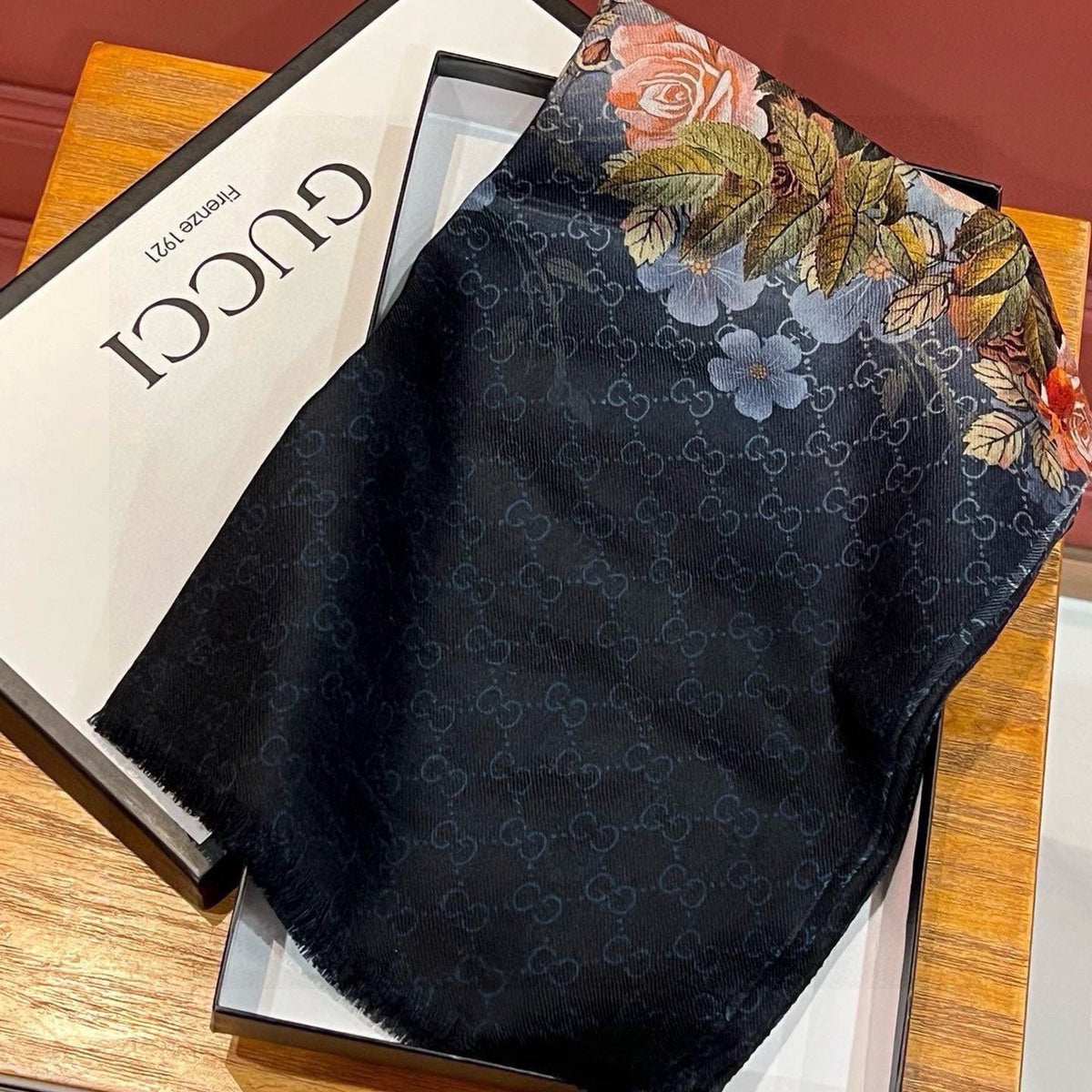 GUCCI 25S SCARF 200 IN CASHMERE 733883